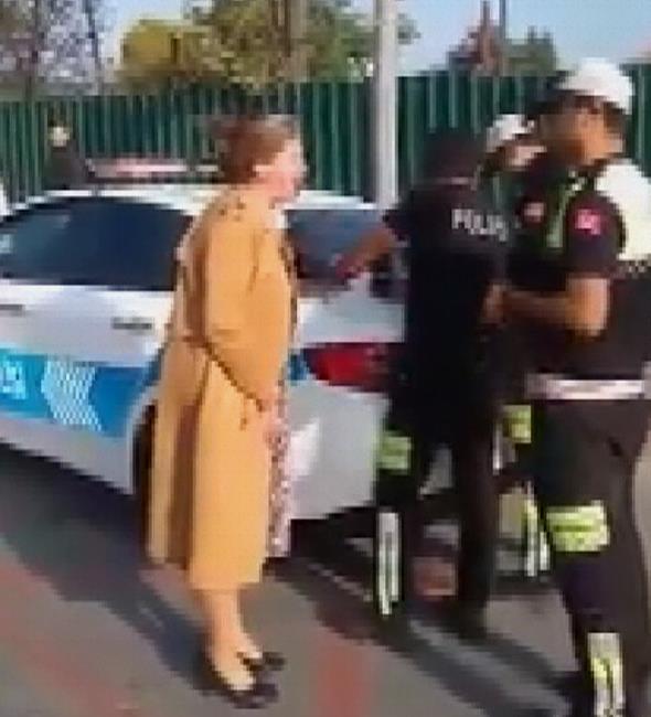 -Dier polis cebinden kard telefonla beni videoya kaydetmeye balaynca sinir krizi geirdim. Ben de polis memurlarnn ve polis arabasnn fotoraflarn ektim. Toplantya gitmek zere yola koyuldum. Aradan 1 ay getikten sonra video grntlerinin basna servis edildiini zlerek rendim, hukuki olarak srecin takipisi olacam."