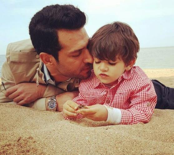 Baroln paylat Tuba Bykstn ile Asi dizisinde &#8220;Demir&#8221; karakteri ile byk bir k yapt. 2009 ylnda ise Asi dizisi sona erdikten sonra TMC yapm irketi ile Ak ve Ceza adl dizi iin anlama imzalayan Yldrm, dizide barol oynad