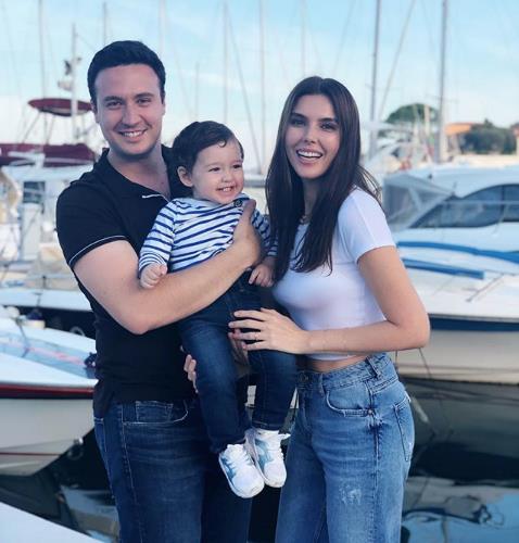 Kendisi gibi oyuncu olan Burak Sayaar'la evli olan Hatice endil, Star TV'de yaynlanan 'Dila Hanm'la ok beenilmi ve son olarak zcan Deniz'le barol paylat 'Kaderimin Yazld Gn' ile nn srdrmtr.