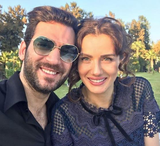 MURAT YILDIRIM KMDR? Murat Yldrm, 1979 ylnda Konya'da domutur. Annesi ve babas aslen Mardinli olan oyuncu, Yldz Teknik niversitesi Makine Mhendislii blmnnden sekizinci senesinde mezun oldu.