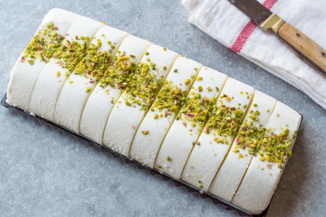 Mara Dondurmas  <p>Mara dondurmas Kahramanmara keilerinin rettii doal kei st ve salep kullanlarak Mara dondurmaclar tarafndan yaplr.