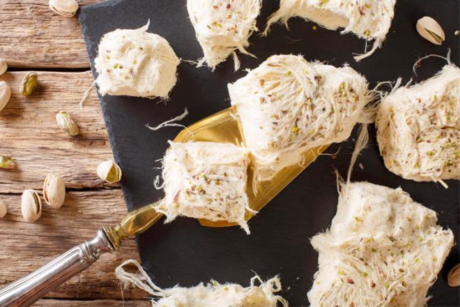 zmit Pimaniyesi<p>  Kocaeli&#8217;ye tescillenen zmit pimaniyesi ilk kez 1940 ylnda Kocaeli Kandra&#8217;da Mustafa Usta tarafndan kefedilmitir. zmit pimaniyesi, zmit&#8217;in havasna ve yapl tekniine bal olarak tat, koku, grn zellikleriyle dier pimaniyelerden ayrlr.