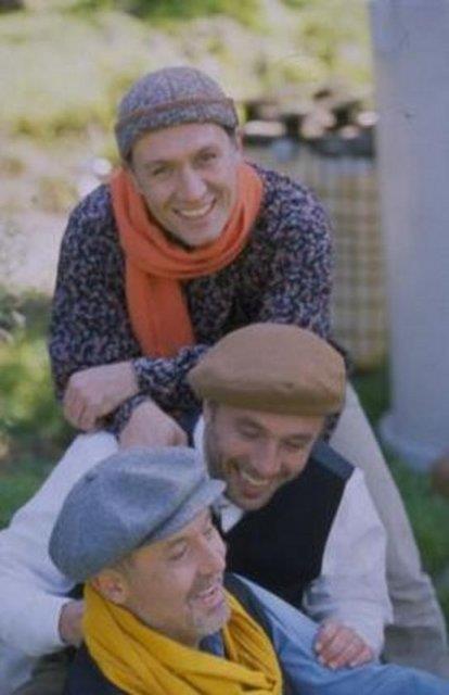 GRUP GNDOARKEN  Bir amca ve iki yeeni, lhan, Burhan ve Gkhan een tarafndan 1982'de kuruldu.