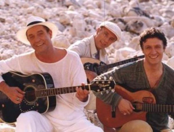 lk profesyonel deneyimini de 1983'te Levent Krca Tiyatrosu'nda sahnelenen Kadncklar oyunuyla yapt.