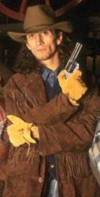 Grubun kurucu yelerinden Gkhan Semiz bir trafik kazasnda yaama veda etti.