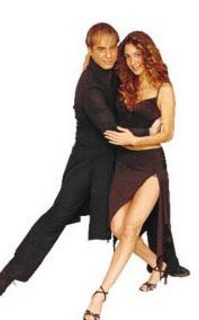 Bir Ka yi Adam, Trkiye'de single karan ilk grup olarak da tarihe geti.