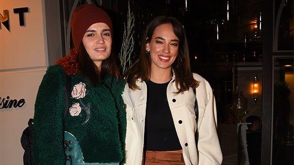 u sralar yeni filminin heyecann yaayan Seda Bakan ve meslekta Selin Demiratar, nceki akam Nianta&#8217;nda grntlendi.