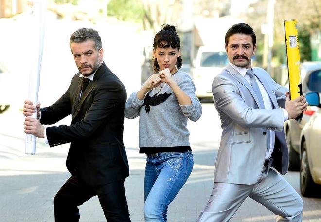 33 yandaki Bakan, Murat Cemcir ve Ahmet Kural ile birlikte Karde Pay dizisinde birlikte rol almt. 2014 ubat aynda yayn hayatna balayan dizi 35 blm sonra final yapmt.