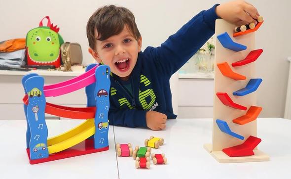 <p>Prens Yank </p>  <p>   Abone says: 878 bin </p>  <p>  Tahmini aylk kazan aral: 10 - 158 bin dolar</p>