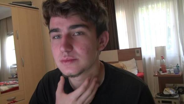 <p>Berkcan Gven </p>  <p>  Abone says: 2.7 milyon </p>  <p>  Tahmini aylk kazan aral: 2 - 30 bin dolar</p>