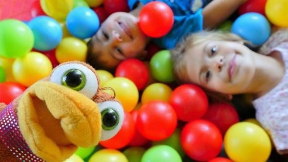 <p>Oyuncak Kraliyeti </p>  <p>  Abone says: 1.3 milyon </p>  <p>  Tahmini aylk kazan aral: 734 - 12 bin dolar</p>