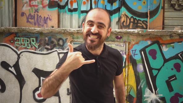 <p>Aras Karafil </p>  <p>  Abone says: 1.3 milyon </p>  <p>  Tahmini aylk kazan aral: 2 - 27 bin dolar</p>