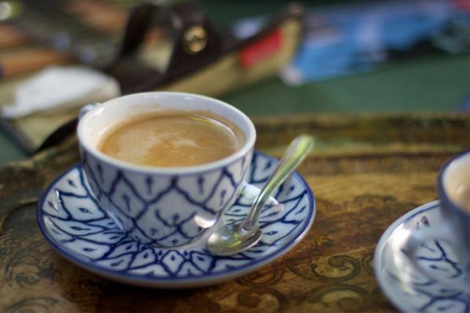 Fransa: Cafe creme<br>  Kocaman bir fincan cafe au lait ve yannda bir kruvasan sipari ettiinizde, herkes sizin turist olduunuzu anlayacaktr. Biraz daha Parizyen bir deneyim iin cafe creme'i tercih edebilirsiniz. Espresso temelli bu kahve iindeki bol st kpyle cappuccino sevenleri mutlu edecektir. Eer sade kahve seviyorsanz, o zaman espresso ve Americano arasnda bir lezzete sahip cafe Allonge'yi denemelisiniz.