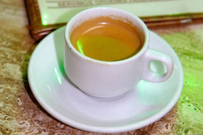 Kba: Cafe Cubano<br>  Kahve Kba'nn en nemli geim kaynaklarndan biri. lkenin nl kahvesi Cafe Cubano, talyan espresso'nun piirirken ekerle tatlandrlm versiyonu diye tarif edilebilir. eker tad baskn olunca cafecito, stl olunca cortadito diye adlandrlyor.