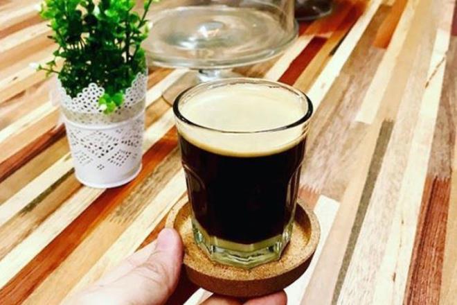 Malezya: Kopi susu panas<br>  Scak kahve sevenleri ok memnun edecek bir tarif de Malezya'dan geliyor. Fincann yars younlatrlm stle dolduruluyor, zerine tlp kaynatlm kahve ekleniyor. Vietnam'n ca phe da'syla akraba olduu sylenebilir.