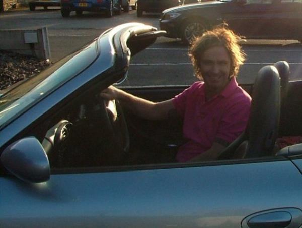 kinci i olarak da eine 550 bin lira harcayarak bir gzellik salonu at. ocuklarn da zel okula kaydettirdi.