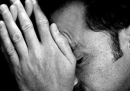 Osman Kaplan Denizli&#8217;nin ivril ilesinde marangoz olarak geimini salayan Osman Kaplan, eklerini deyemedii iin nce hapse girmi ve 1999 ylnda hapisten ktktan tam 2 gn sonra saysal lotodan 340 milyar kazanm. Her paray bulan erkek gibi Kaplan&#8217;n ilk ii einden boanmak olmu. Ardndan zmir&#8217;de Pnar irin adl arkcyla 20 milyar lira harcayp Hilton&#8217;da nian yapm ve 6 ay sonra ondan da ayrlm. Hzl yaayan Kaplan&#8217;n paras ksa srede tkenmi tabi ki. &#8220;Hzl bir hayat yaadm, para bitti.&#8221; diyerek de yaadklarn zetliyormu.