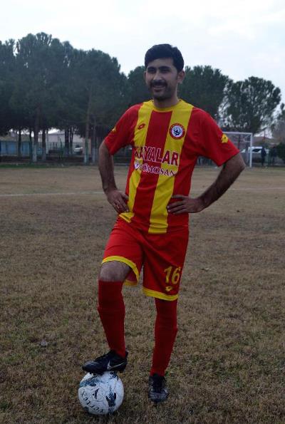 Geen sezon Emirspor Bakan Mustafa Yksel'in teklifi zerine takmda oynamaya baladn syleyen futbolcu imam, "Takmda yer alp almayacam sordu. Ben de ocukluumdan beri futbola ilgi duyduum, hal saha turnuvalarna katldm iin teklifi kabul ettim. Gemite amatr kategoride baarlar elde eden Emirspor'da lisansl olarak forma giyiyorum" dedi.