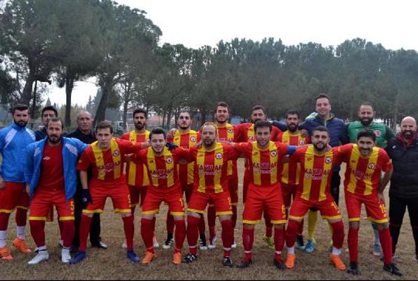 Emirspor Teknik Direktr Akn Kahraman, ligde iyi bir hava yakaladklarn dile getirip, "mam arkadamz Salihli'de hal saha malarndan tanyordum. Spor aktivitesi olduka yksek birisi" diye konutu.