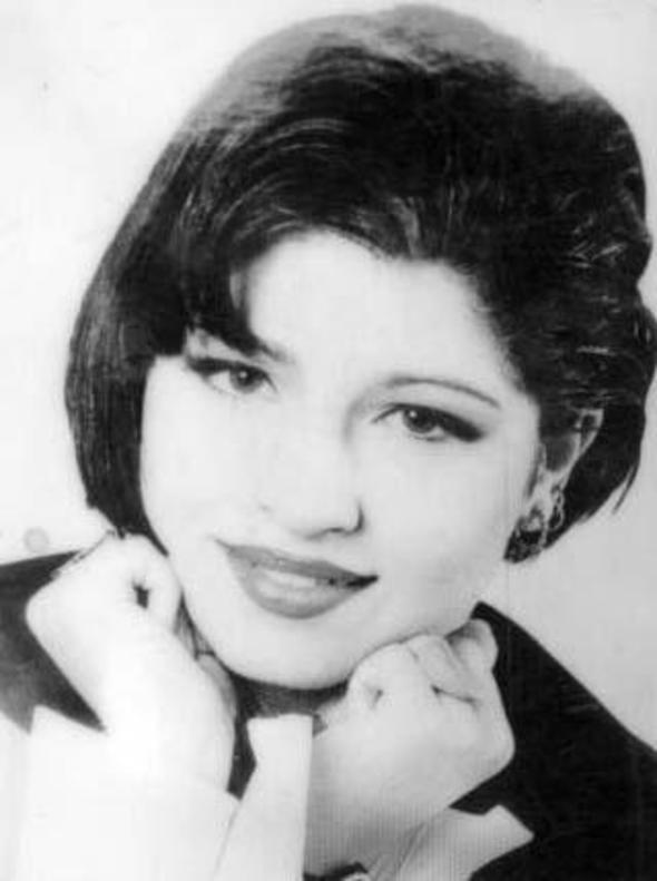 Bendeniz, Trk pop mzik tarihinin 90'l yllarna damga vuran arkclarndan biri olarak hafzalarda yer etti.