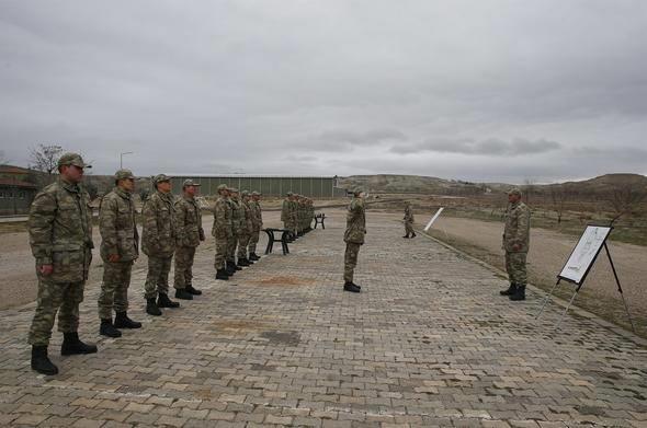 Bunlarn dnda bedelli askerlik uygulamas 7 ubat 2020'ya kadar toplam 37 celp halinde icra edilecek. Bedelli askerlikten yararlanacak ykmller kara, deniz ve hava ile Jandarma Genel Komutanlna ait 48 ildeki toplam 92 birlikte eitim grecek.