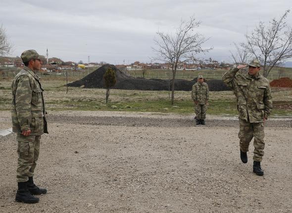 retim atlar kapsamnda 25 metredeki hedefi vuran bedellilerin edecekleri askerlik yeminine kadar eitimleri devam ediyor.