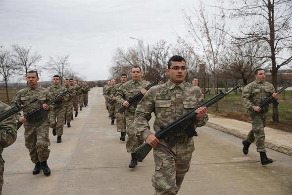 Bekleyen yz binlerin en ok merak ettii konu ise 21 gnn nasl getii. Anadolu Ajans, genlerin merak ettii eitimi ilk kez grntledi.