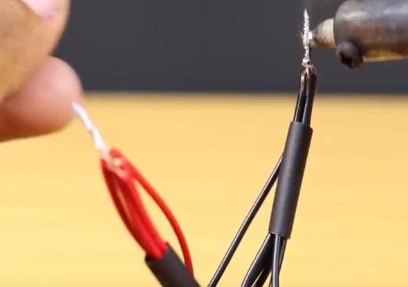 Sonra bu kablolar birbirleriyle balyoruz.