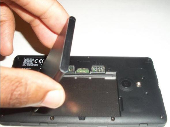 Size imdi bir baka rnei gsterelim. Rus mhendis bakn ie yaramaz diye atlan pili nasl ie yarar bir 'ey'e dntrecek?