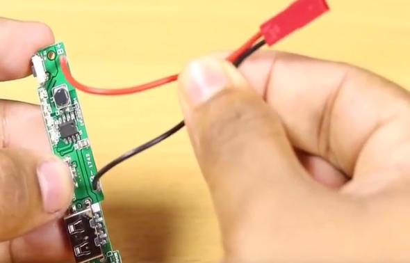 Sonrasnda USB giriinin zerinde bulunduu minik bir karta ihtiyacmz olacak.