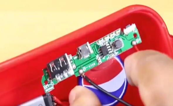 Bu kapa da USB kartn altna koyuyoruz.