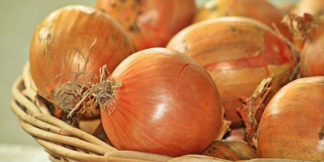 SOAN    Lezzetli yemeklerin vazgeilmezi olan soan antiviral ve antienflamatuar zelliklere sahip bir antioksidan olan kuersetini ieriyor. Bu zelliinden tr de hasta olduunuzda semptomlarn hafifletilmesinde ve vcuttaki iltihaplanmann azaltlmasnda etki gsteriyo