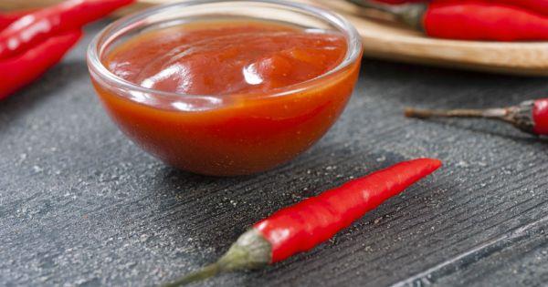 ACI SOS    Ac soslarn hasta olmadnz zamanlarda bile sinslerinizi temizlediini hissedebilirsiniz. Aratrmalar da ac biberdeki kapsaisin maddesinin antienflamatuar etkisi sayesinde tkanklk, haprma gibi alerjik fonksiyonlara iyi geldiini ortaya koyuyor. Ac biber ayrca ok iyi bir C vitamini kayna ve arlarn azaltlmasnda olduka etkili.