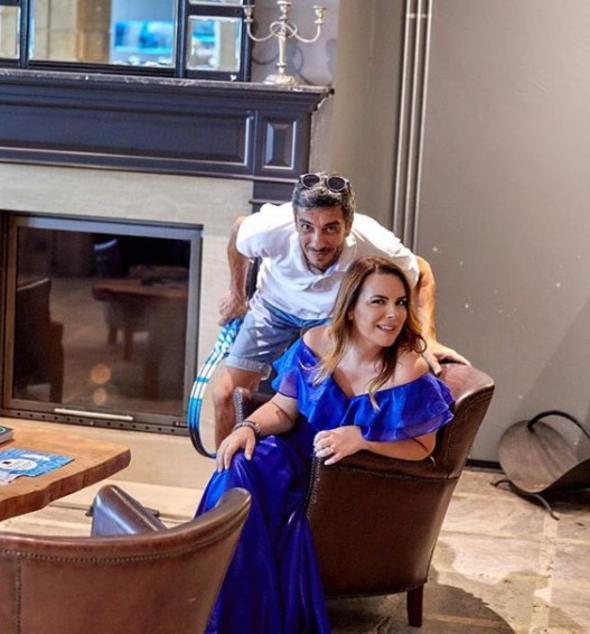 Seren Fosforo�lu'nun avukat� ayr�l��� �u s�zlerle duyurdu: "M�vekkilim Seren Fosforo�lu, �brahim �zt�rk ile ortak ald�klar� karar do�rultusunda 6 y�l s�ren evliliklerini bug�n Beykoz Adliyesi'nde sonland�rm��lard�r.