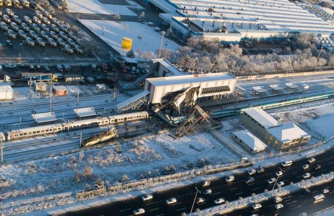 Soruturma kapsamnda, cumhuriyet savclar nezaretinde almalarn srdren Ankara Emniyet Mdrl olay yeri inceleme ekiplerince, seyrsefer bilgileri ve telsiz konumas kaytlarnn yer ald, trenin "kara kutusu" niteliindeki cihaz ile trendeki gvenlik kameras grntlerinin bulunduu hard disk incelemeye alnd.