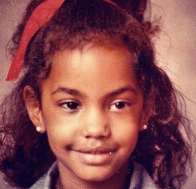 BEYONCE    Dnyaca nl yldz arkc Beyonce, Instagram hesabndan ocukluk yllarna ait bira kareyi sosyal medya hesabndan yaynlad. Instagram'dan 120 milyon takipisi olan nl yldz ksa srede 3.5 milyon beeni ald.