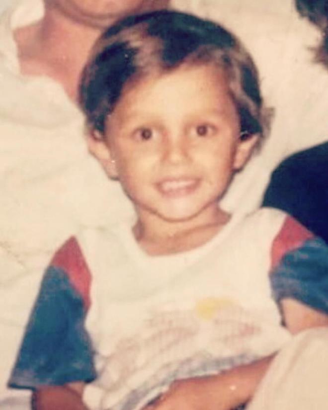 38 yandaki Boz'dan nce Hadise, Ebru Gnde, Ezgi Mola gibi isimlerde kampanyaya destek olmutu.