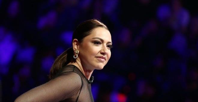 Hadise    Getiimiz gnlerde Trk Eitim Vakf'nn rencilere burs kampanyasna destek olan Hadise, ocukluk yllarna ait bir kareyi sosyal medyadan yaynlad.