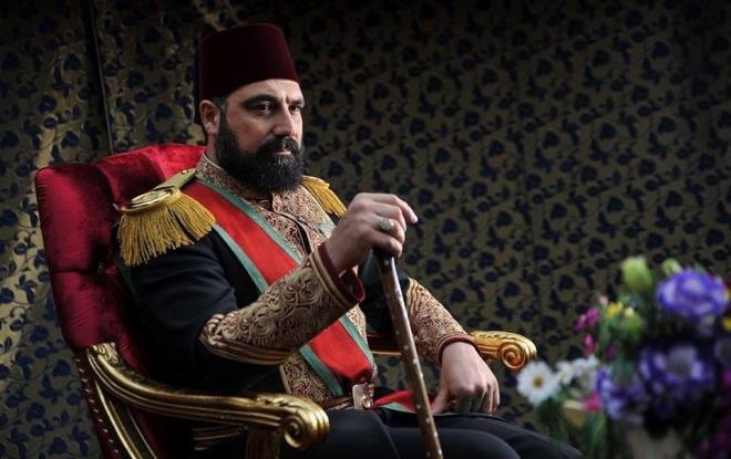 BLENT NAL    Payitaht Abdlhamid'in barol Blent nal, kardeleriyle ocukluk yllarnda ekilmi bir kareyi Instagram hesabna ykledi.