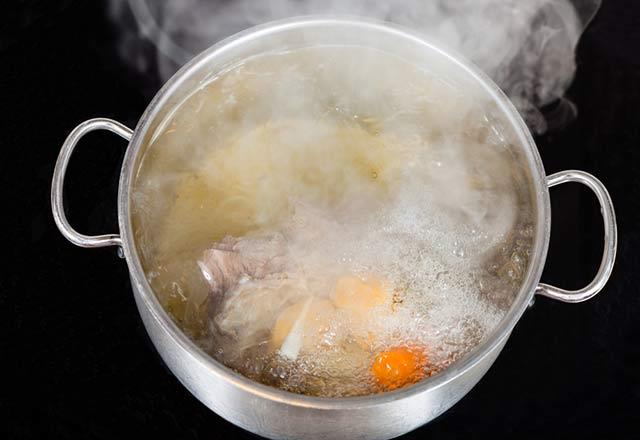 kinci stmada hem ya hem sebzeler deer kaybediyor:    Piirildikten sonra sebzelerin 1 gnden fazla bekletilmemesi nerilmektedir. kinci stmaya maruz kalan yemek; hem zeytinya asndan hem de sebzeler asndan besin deerini kaybetmektedir. Yine de saklanacaksa hava almayan kaplarda kapa kapal ekilde buzdolabnda saklanmaldr ve ok uzun sre stlmamaldr