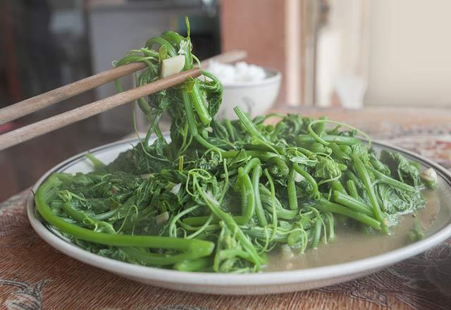 Sebze yemeklerini akamlar tketin:    Sebze yemeklerinin arlkl olarak akam yemeklerinde tketilmesi tavsiye edilmektedir. Hem uyurken mide ok dolu olmadndan daha rahat bir uyku salar hem de kilo almn engeller. Kn metabolizma yavalar ve uyku ncesindeki son yemein hafif olmasna ihtiya duyulur. Ayn zamanda vcut dinlenme haline geldii zaman daha konforlu bir dinlenme ve daha din bir yaam srdrlebilir.
