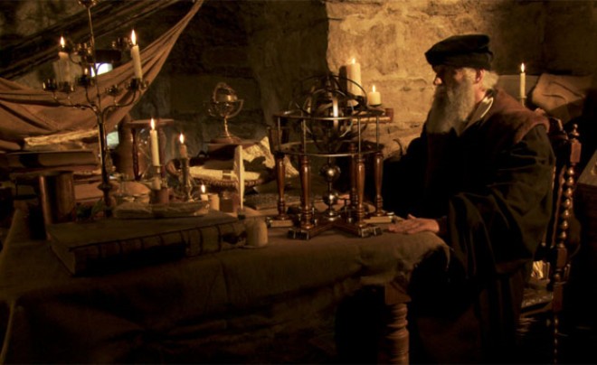 (Bir ksm ifre zcler III. Dnya Sava'nn tarihi iin 1987'yi gsterirken McHall, Nostradamus'un ne kadar srecei belli olmayan bu savan tarihini 2076 olarak grdn iddia ediyor)