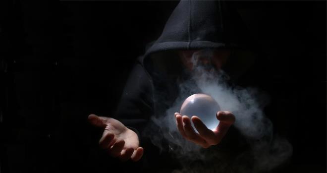 Fransz hekim ve kahin Nostradamus, gelmi gemi en byk kahinlerden biri kukusuz. Gnmzden yzyllar nce yaam olmasna ramen kendisine btnyle yabanc bu dnya hakknda yapt kehanetlerin birou gerekleti. Bu kadar eyi nasl tahmin ediyor onu bilemiyoruz, ama kehanetlerinin gerekletii gerei gz ard edilemez cinsten. Bizi bir ilgilediren yanysa Trkiye hakknda yapt kehanetler. Bunlar kan donduran cinsten. te Nostradamus'un Trkiye kehanetleri.