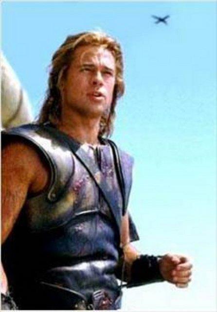 Truva- Filmin ekim aamalarnda, gkyzndeki uak yneticinin gznden kayor.