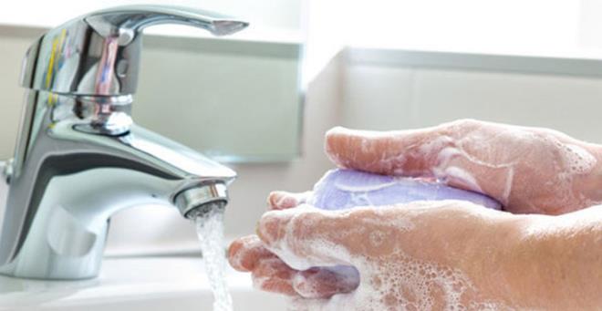 Efsane: Sabunlar bakterileri ldrr    Gerek: Sabun bakteriyi ldrmeden ykar. Peki o zaman sabun neden ilevseldir? yle ki; ellerinizi sabunla ykamak, bakterilerin yaylmasn nler.