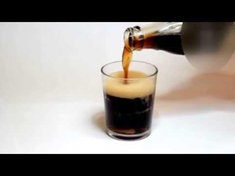 Efsane: Kola dileri eritir    Gerek: Gece boyunca bir bardak kolann iinde kaldktan sonra znen di efsanesi yllardr biliniyor. ddialara gre diin znmesine, iecein iinde bulunan fosforik, sitrik ve karbonik asit sebep oluyor ama bu asitler dier birok ieceklerde de bulunuyor.