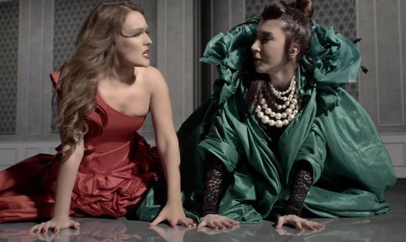 O rportajda &#8216;aramzda hi negatiflik yok&#8217; dedi, ok houma gitti. Ben aslnda Altn Kelebek&#8217;te Hande ile beraber Aleyna&#8217;ya gidip dl vermek istedim. ok gzel olurdu. Polat Yac&#8217;ya da syledim &#8216;ok gzel olur&#8217; dedi. yle kald.