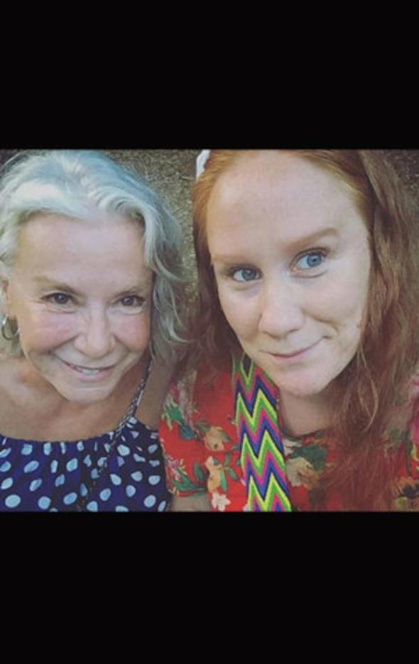 stanbullu Gelin'in Esma Sultan' pek Bilgin ve kz a alkur.