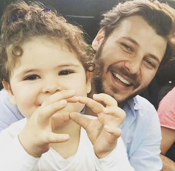 mit Kantarclar'n kznn kendisine benzerlii dikkat ekici.