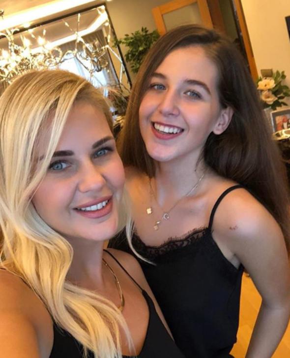 n, bu pozunu da "Nazar demesin kurabiyeme" notuyla paylamt.